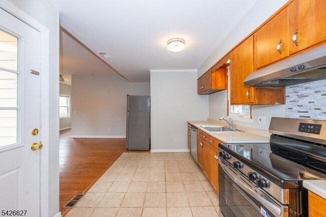 Building Photo - 99 Chesapeake Ave