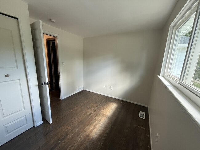 Building Photo - 200 N Christine Cir