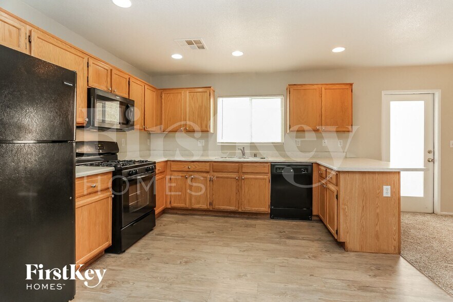 Building Photo - 5260 Paradise Valley Ave