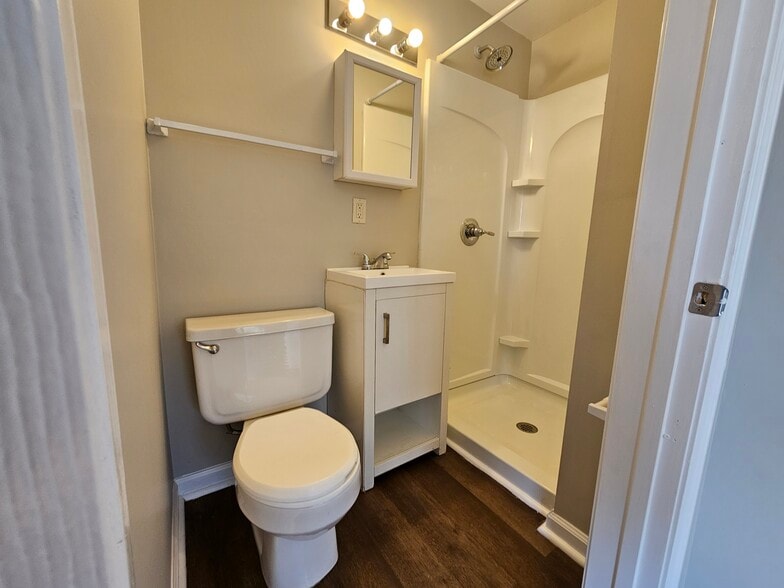 Building Photo - 219 W Adams Ave