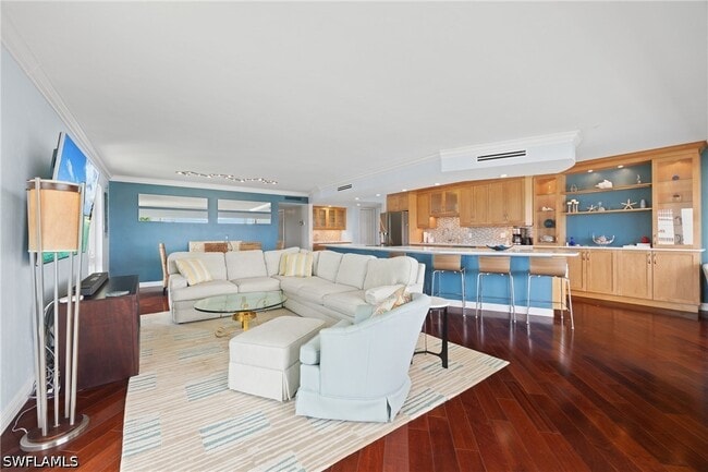 Building Photo - 250 Park Shore Dr