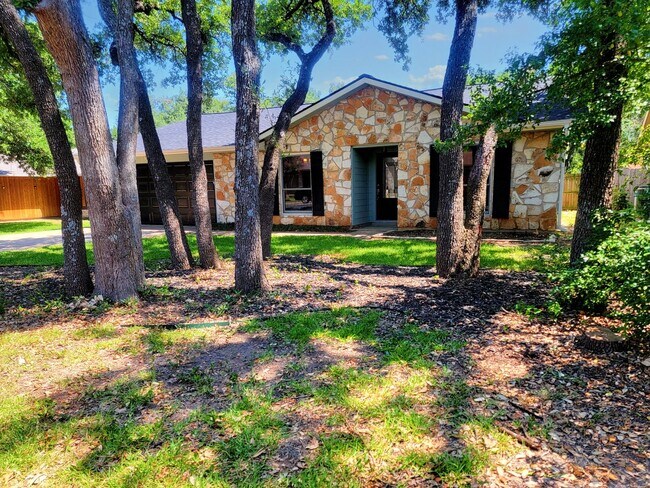 Building Photo - 3 Bed, 2 Bath Single-Level Gem with Firepl...