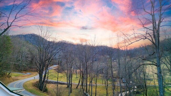 Building Photo - 2 Bedroom 1 Bath Home on E Fork off 441 S.  $1300 a month with a year-long lease