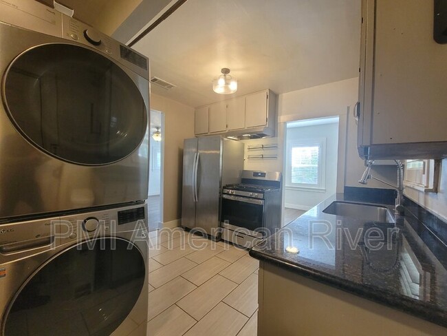 Building Photo - 2643 43rd St