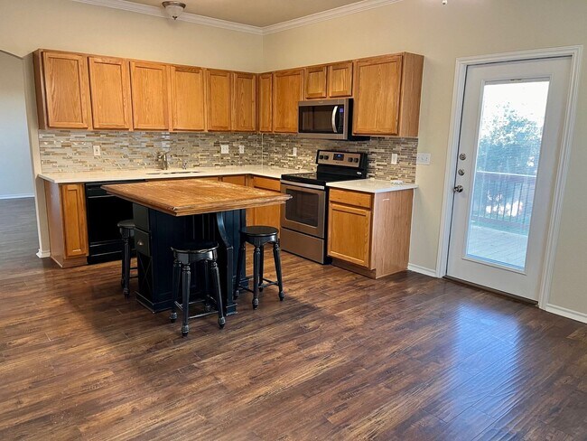 Building Photo - *Fantastic Home in Great Stone Oak Location*