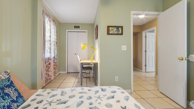 Building Photo - 513 Lantana St