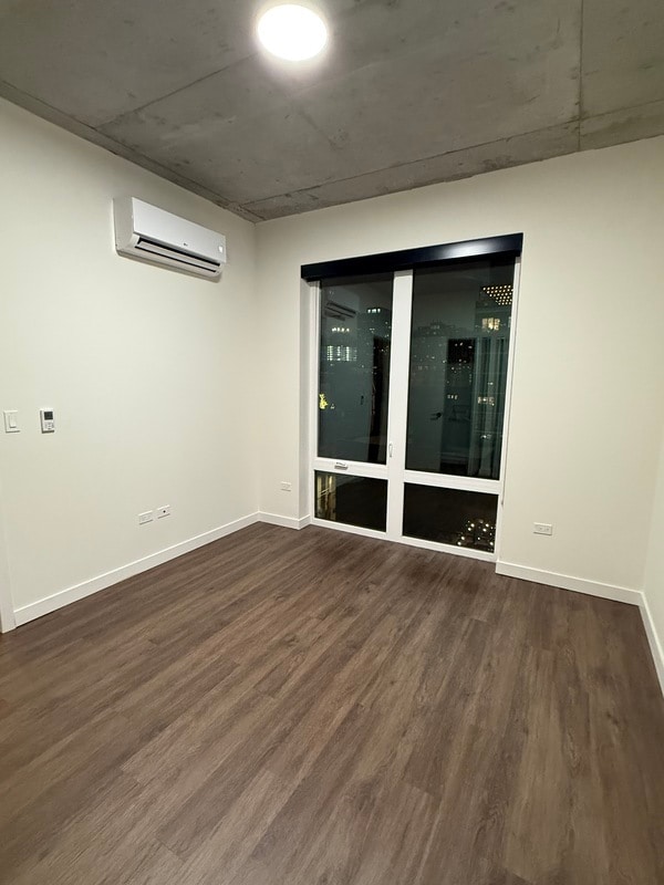 Building Photo - 359 W Chicago Ave