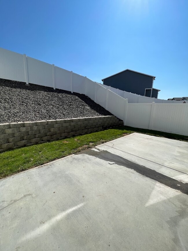 Building Photo - 6925 Hardrock Ct
