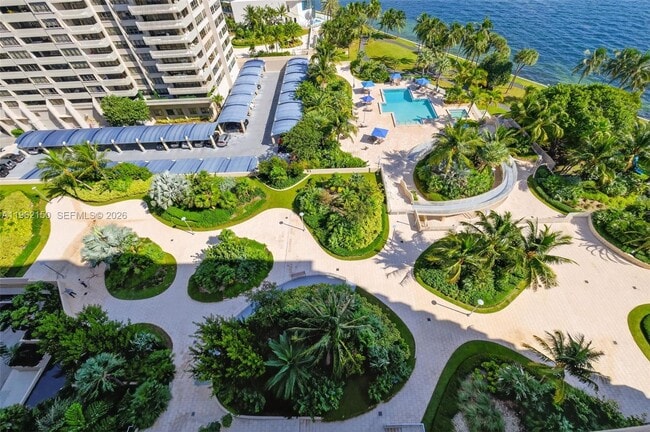 Building Photo - 2 Grove Isle Dr