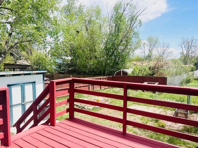 Building Photo - Gorgeous 4 bedroom, 2 bath Home with 2 car attached garage In NW Loveland, Colorado