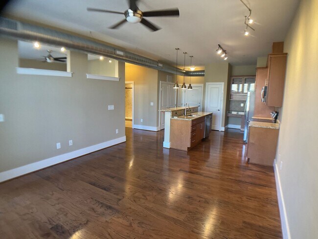 Building Photo - Upscale Condo in Popular Davis Park!