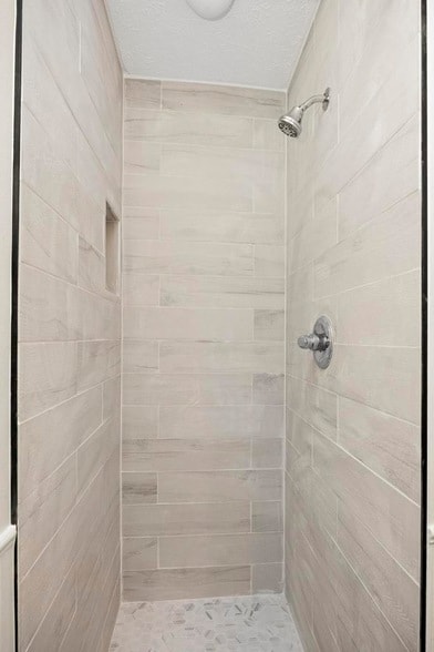 Building Photo - 703 Lucien Dr