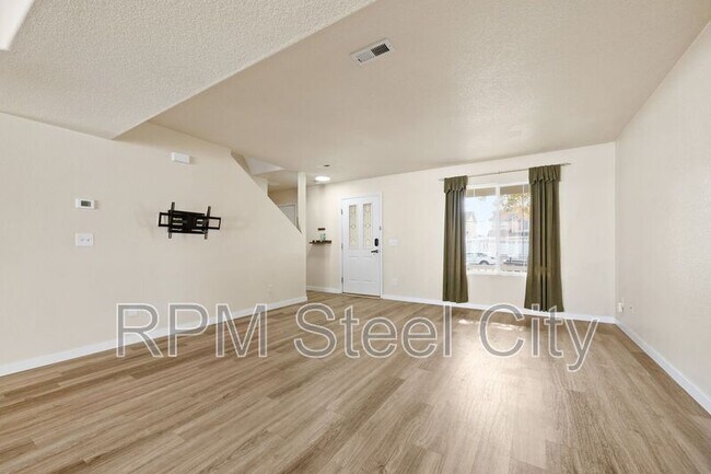 Building Photo - 2231 Meadowlark Ln