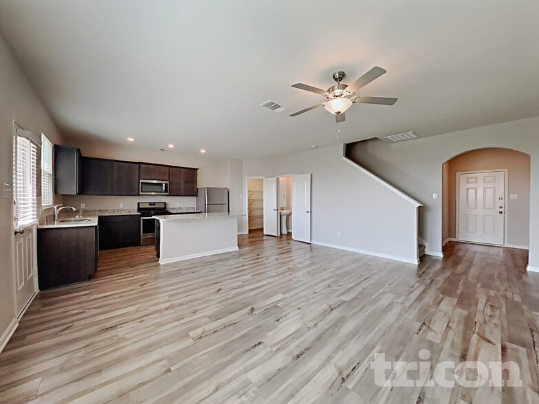 Building Photo - 824 Clark Dr