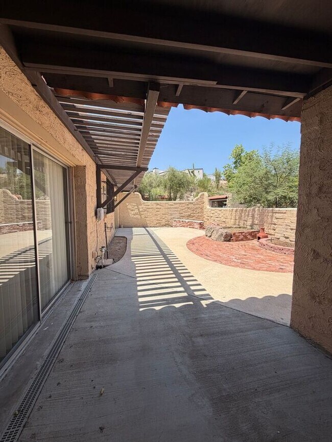 Building Photo - Stylishly Remodeled 2-Bedroom 2 Bath Townhome in Pueblo Villas