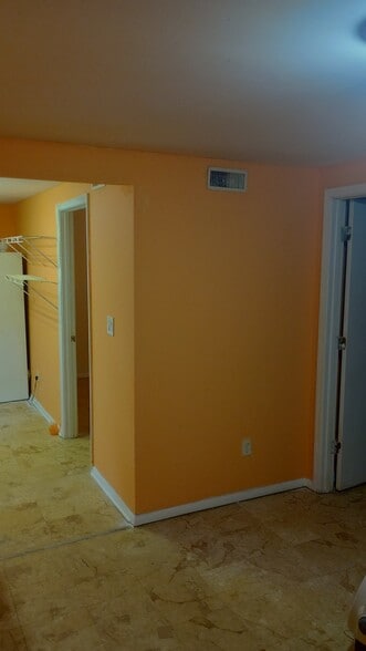 Building Photo - 240 Lola Ln NW