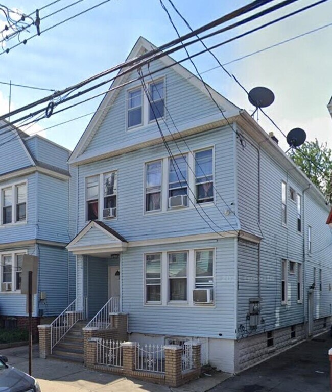 Building Photo - 349 Fulton Ave