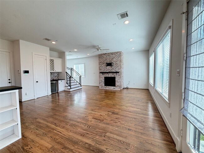 Building Photo - 2807 Old Pecan Grove Ln