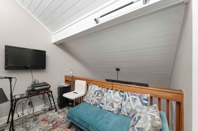 Building Photo - Chalet by the Sea SHORT OR LONG TERM RENTAL