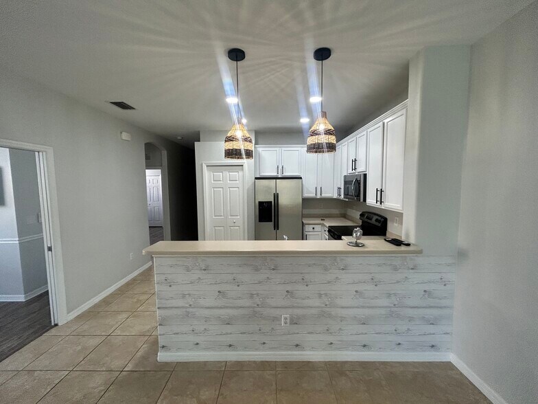 Building Photo - 21379 Bella Terra Blvd