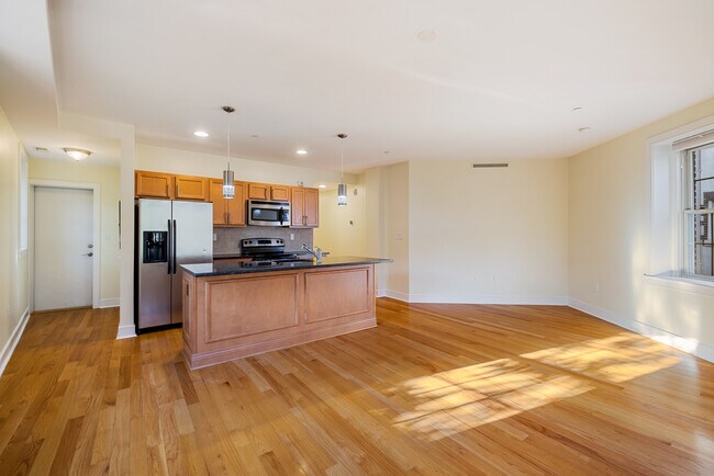 Building Photo - 4300 Spruce St
