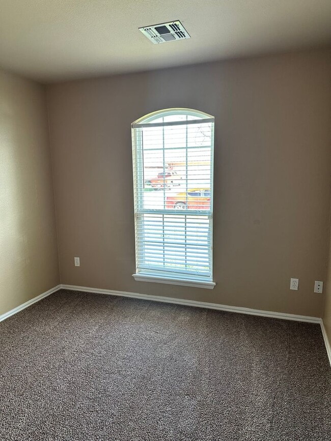 Building Photo - Beautiful home located in the Waterstone area! NO PETS!