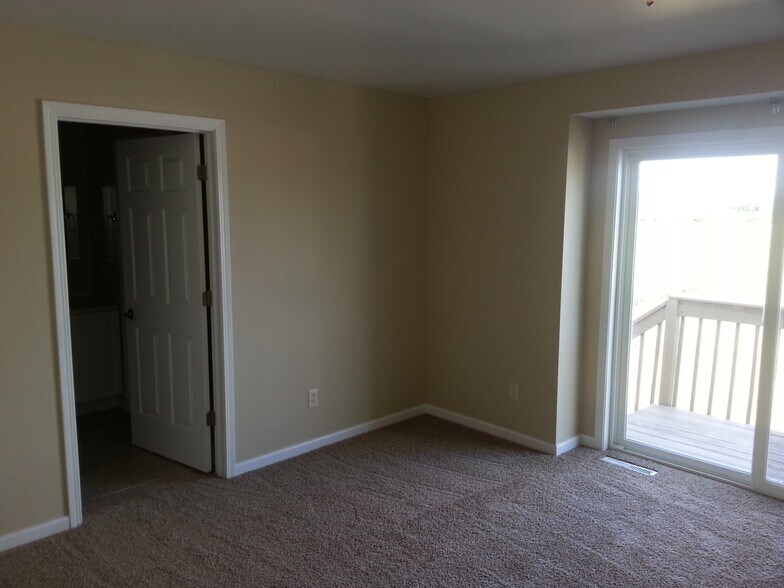 Building Photo - 307 Douglas Dr