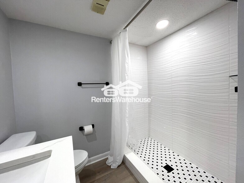 Building Photo - 300 S Florida Ave