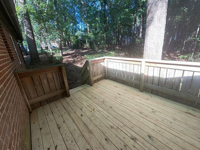 Building Photo - 4832 Hollenden Dr