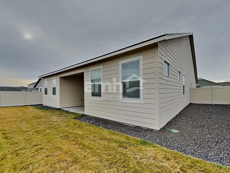 Building Photo - 3100 N Vigo Ave