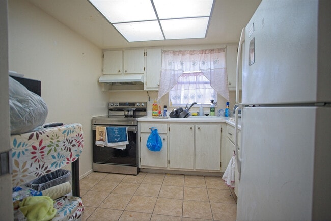 Building Photo - 2833 Crosley Dr W