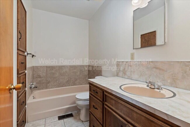 Building Photo - 506 N Geneva Rd