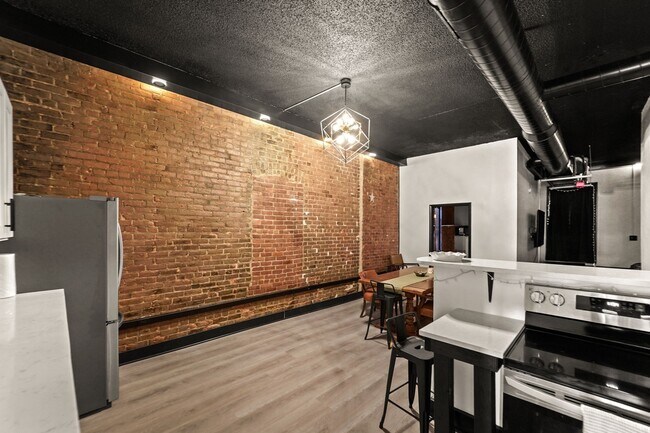 Building Photo - 136 Court St