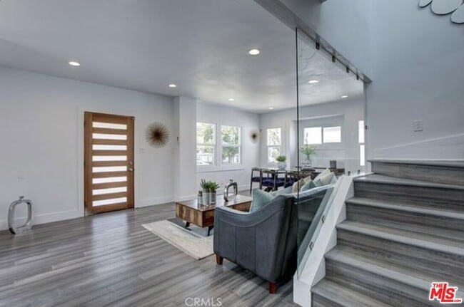 Building Photo - 338 Walnut Ave