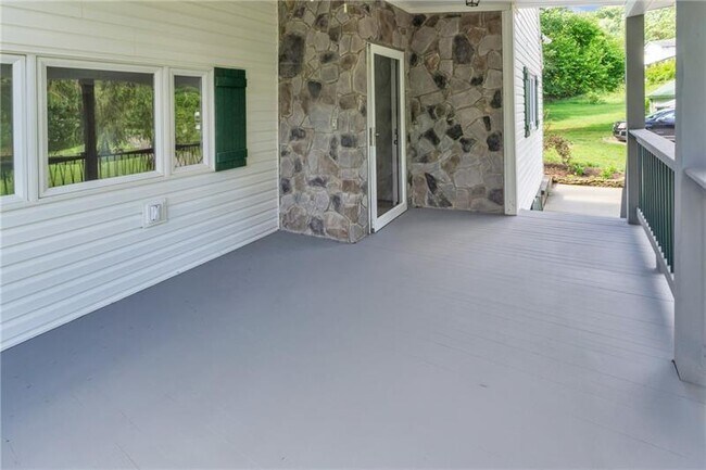 Building Photo - 116 Purvis Ln