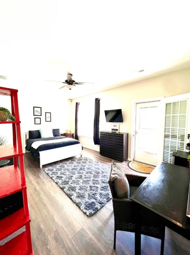 Building Photo - Beautiful 3 bedroom, 3 1/2 bathroom townhome in Tarrant Trace
