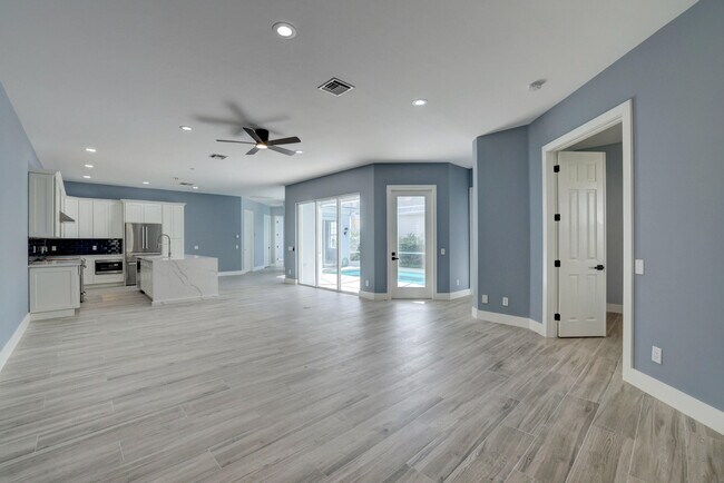 Building Photo - 165 Honeysuckle Dr