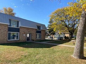 Building Photo - 2219 Marwood Dr