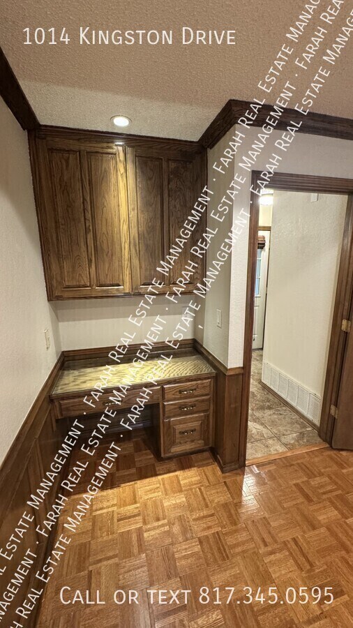 Building Photo - 1014 Kingston Dr