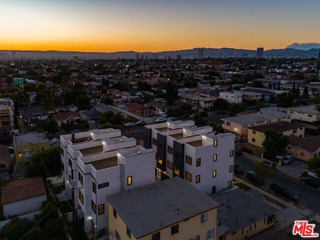 Building Photo - 4830 Pickford St