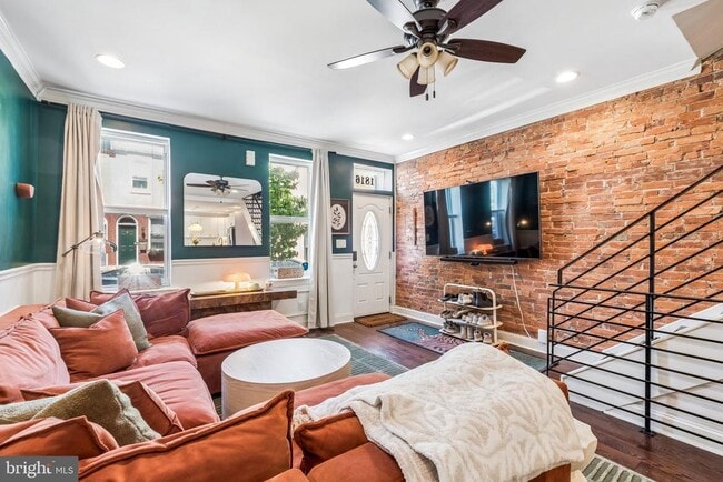 Building Photo - 1816 Dickinson St