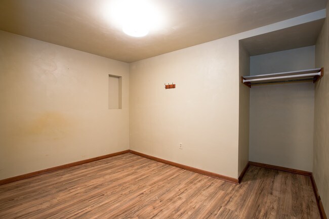 Building Photo - 2712 Sarah St