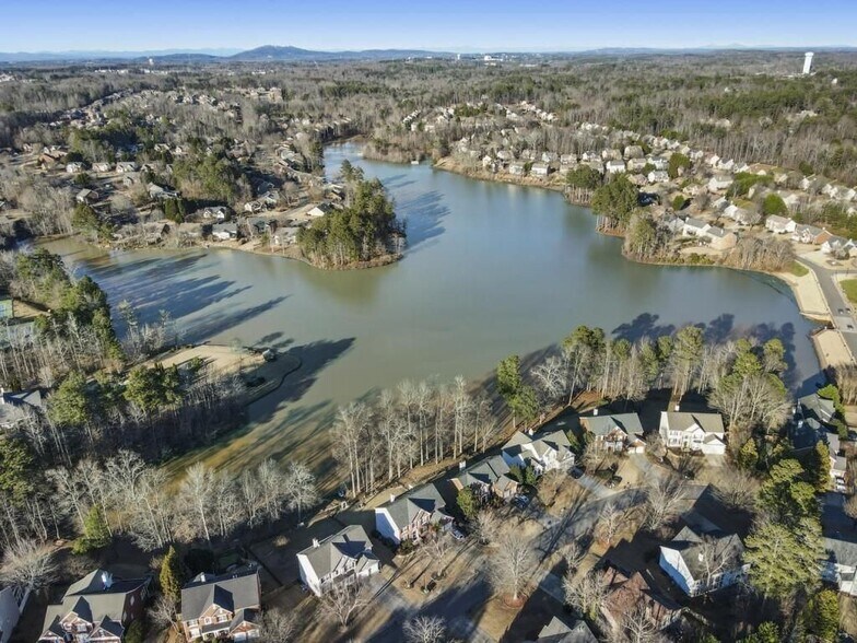 Building Photo - 1305 Mountclaire Dr