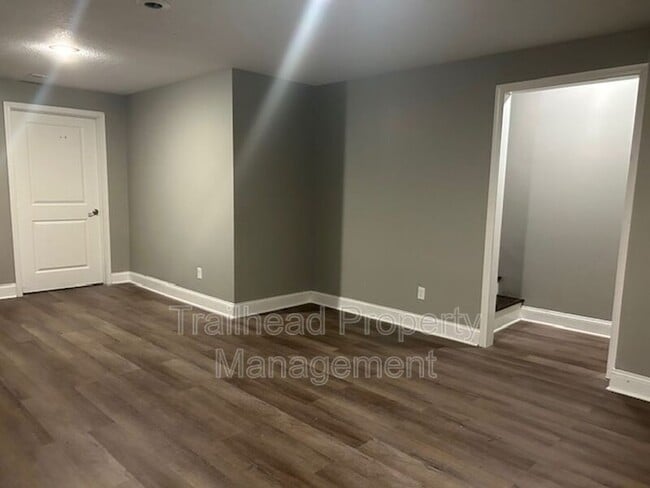 Building Photo - 605 Hillcrest St