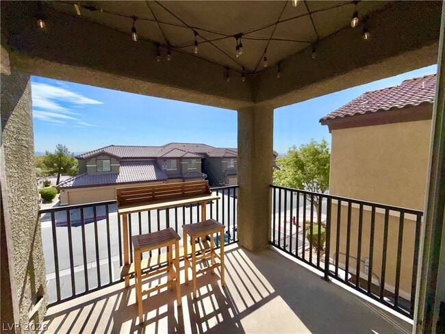Building Photo - 6868 Sky Pointe Dr