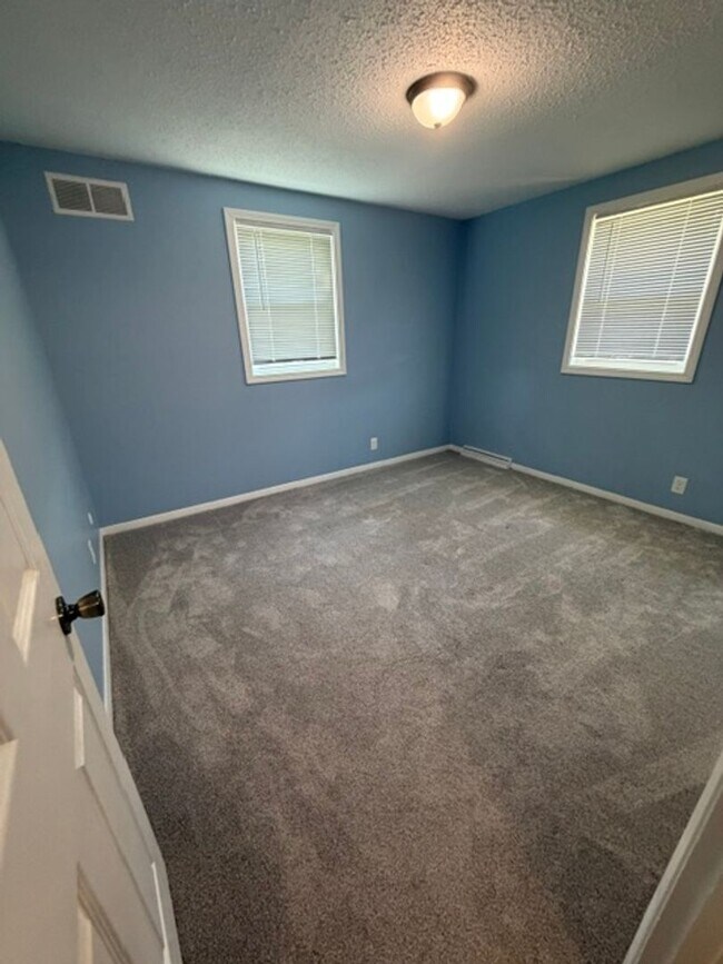 Building Photo - Central Davenport 4 Bedroom House