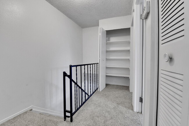 Building Photo - $1,550 - 2 Bed, 1 Bath Condo in Aurora with Central AC and in Unit Laundry!