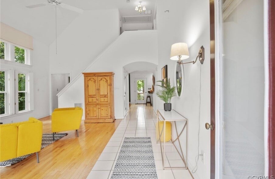 Living room - 1402 Groton Ct