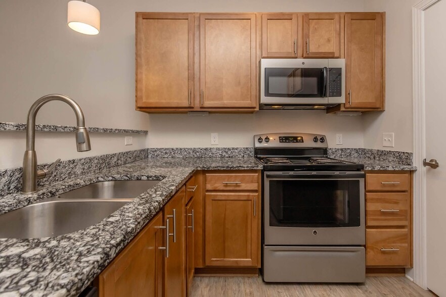 Primary Photo - Davis Gardens Apartments