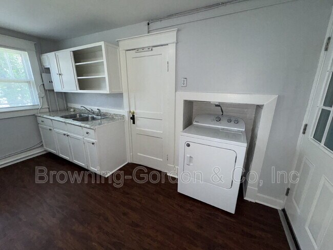 Building Photo - 1517 Bernard Ave